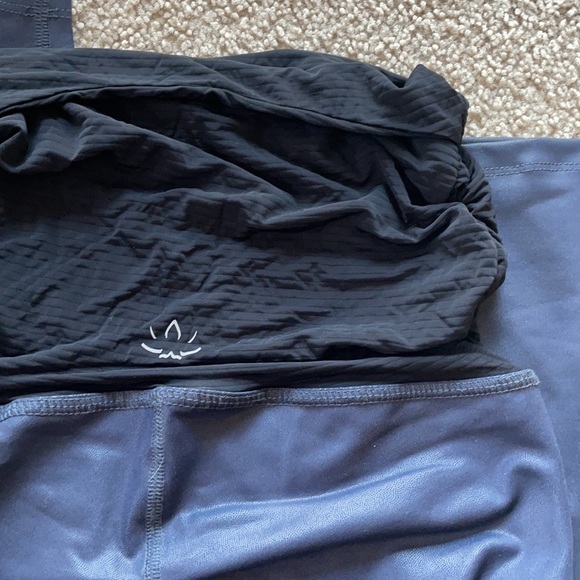 SOLD Beyond the Bump Coated Maternity Leggings fold over panel small blue - Picture 3 of 5